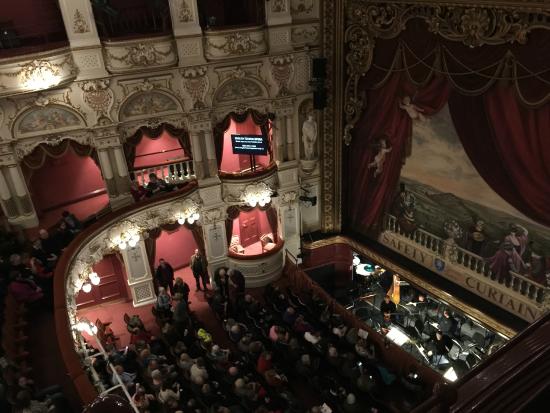 A photo of the inside of the Lycaem theater with the lights on